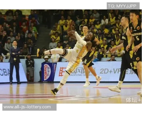 广厦花小钱办大事,福特森惊艳全场,完爆两届总冠军科尔